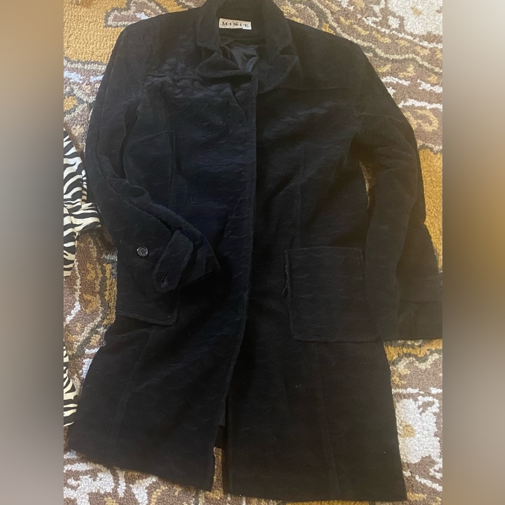 Mix It Lined Black Scallop Pattern Soft Velvety Touch Pockets/Belt Full Coat